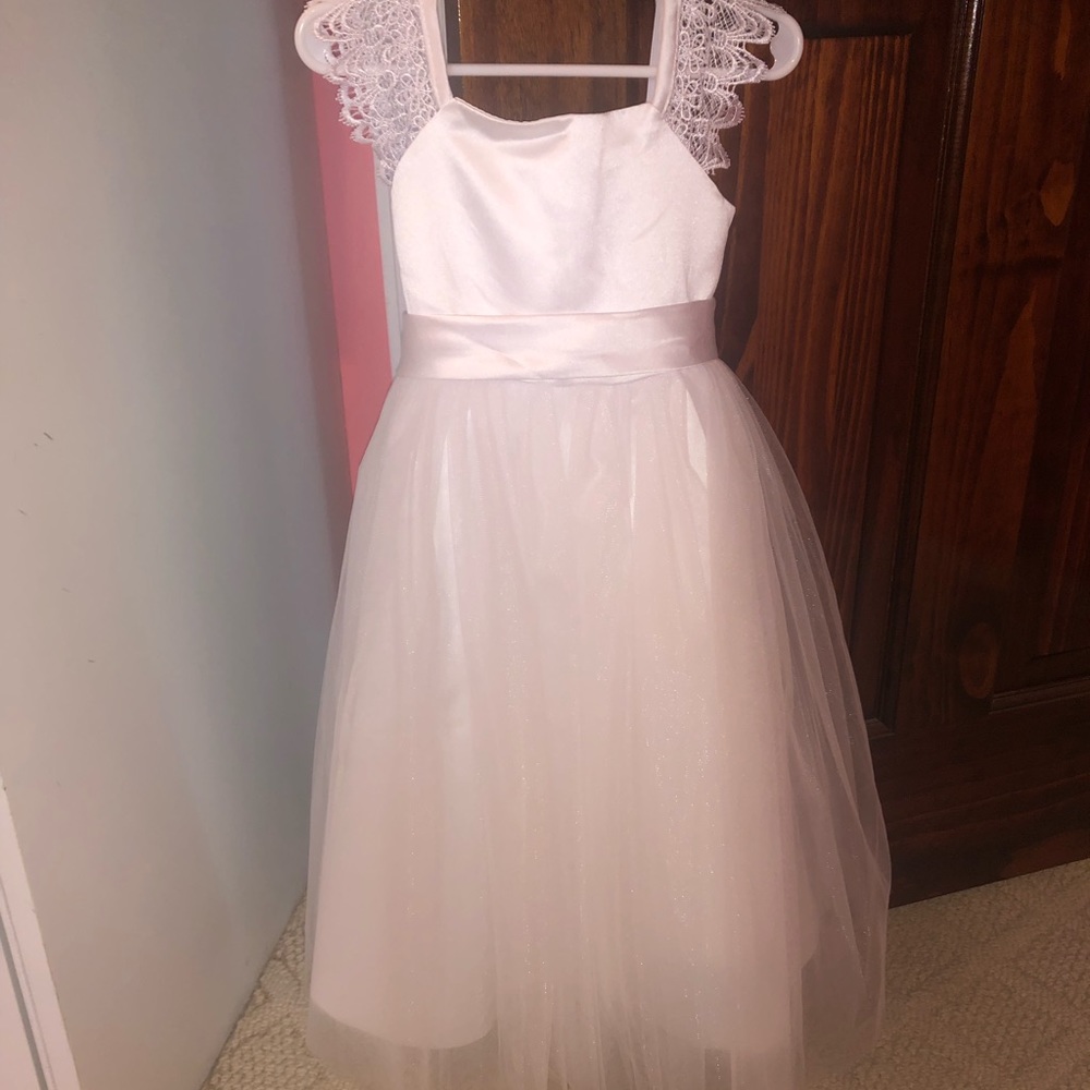 Flower girl dress. Purchased from JJs house for a wedding. Dress was never worn!